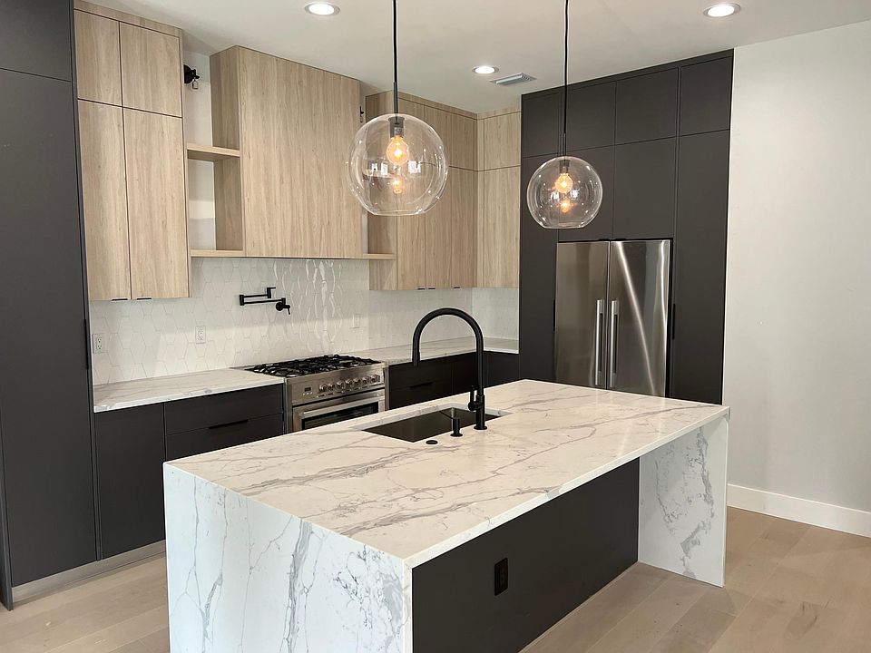 1st image of 423 W Amelia Ave Unit 2