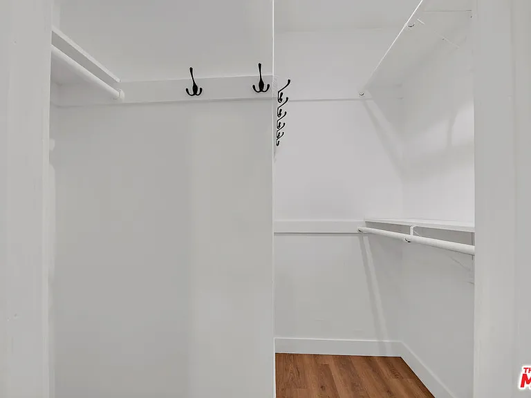 950 Havenhurst Dr #6 — Photo 16