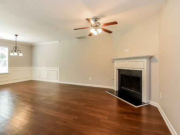 5th image of 365 Hidden Creek Ln