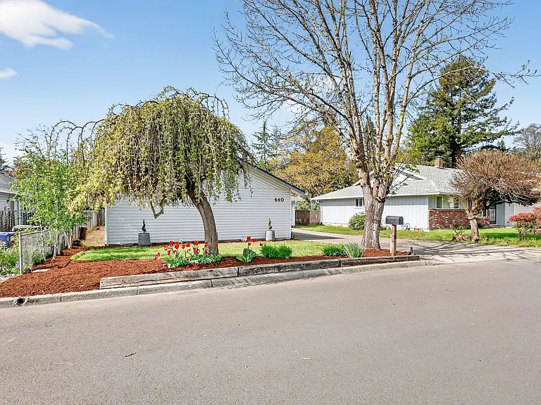640 Stonehill Dr — Photo 43
