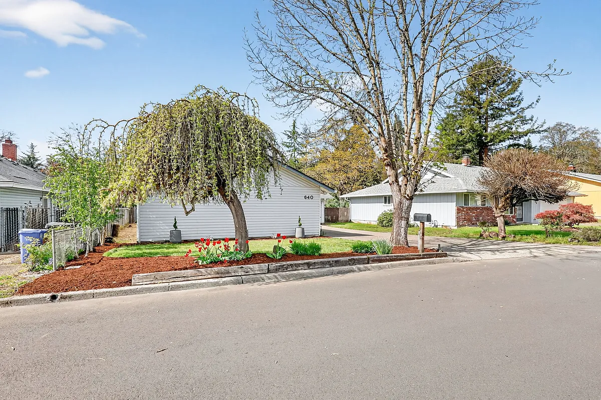 Building Photo - 640 Stonehill Dr