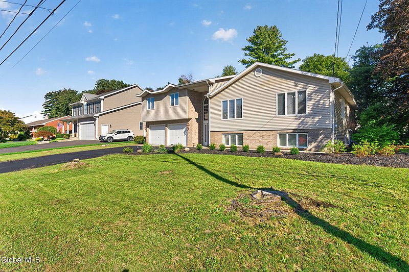 2nd image of 15 White Birch Court