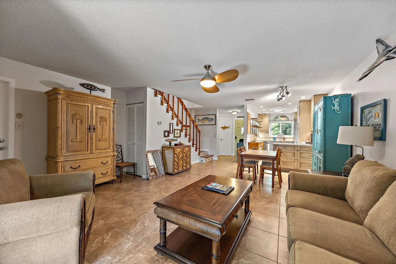 3 bed, 2.0 bath, 1517 sqft, $4,052 — Photo 4