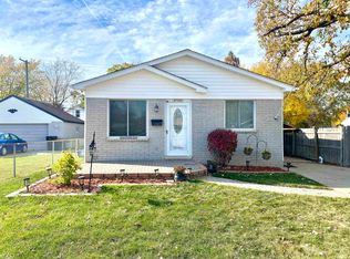 27221 Collingwood St, Roseville, MI 48066