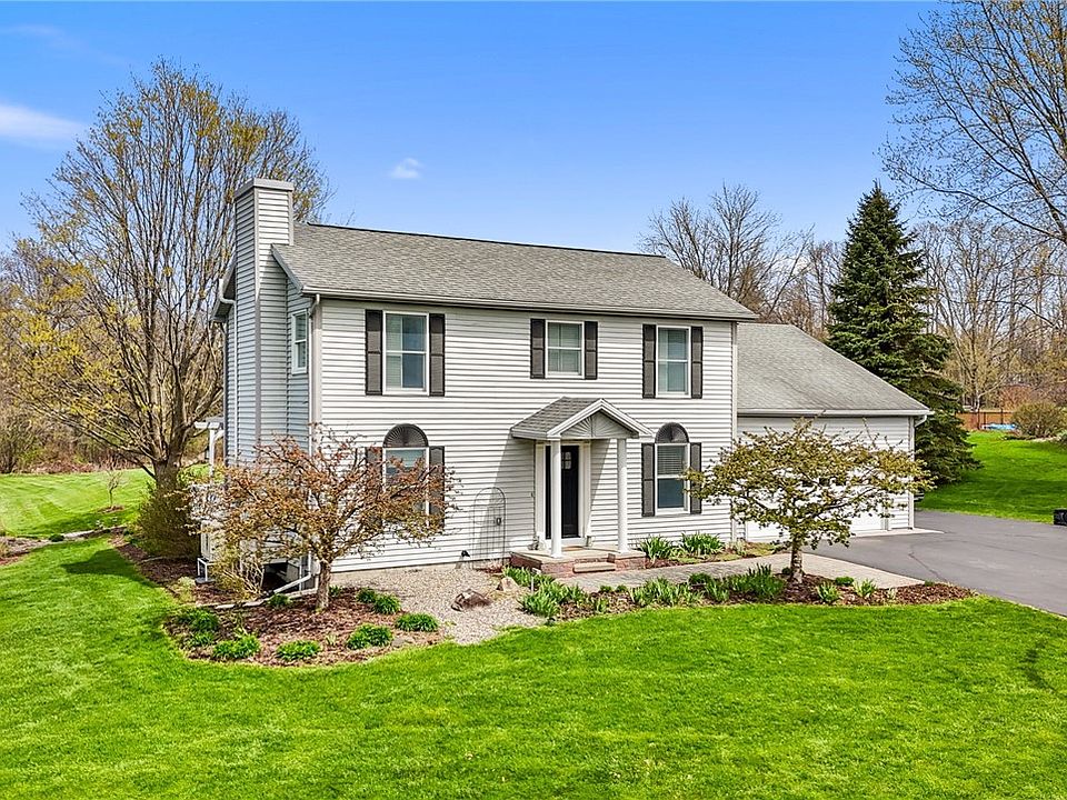 1st image of 16 W Meadow Dr