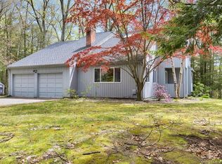 16 Echo Ln, Simsbury, CT 06070