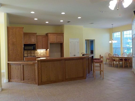 3rd image of 570 Beaver Lake Dr