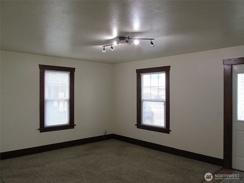 4th image of 110 & 114 E Hazel Avenue