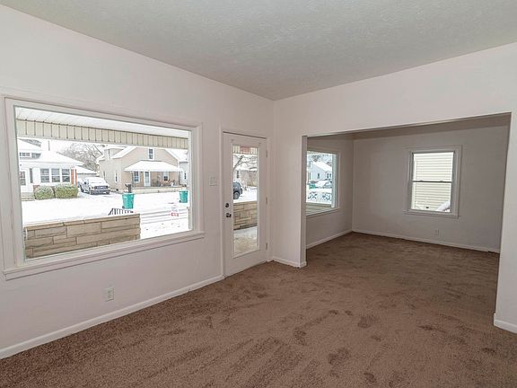 3rd image of 914 W 6th St