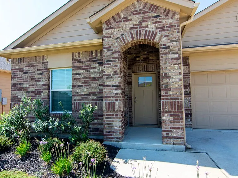 649 Donegal Ln — Photo 1
