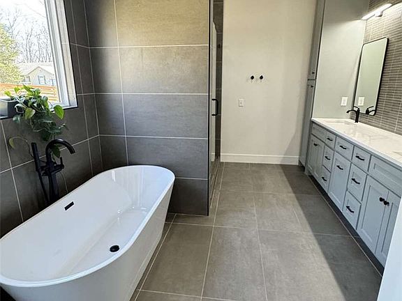 5th image of 26 Eastleigh Cir