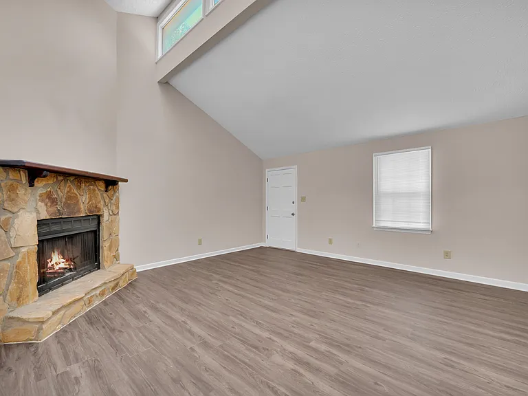 153 Creekwood Dr — Photo 5