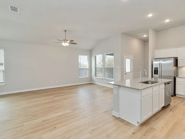 830 Staglin St #B — Photo 6