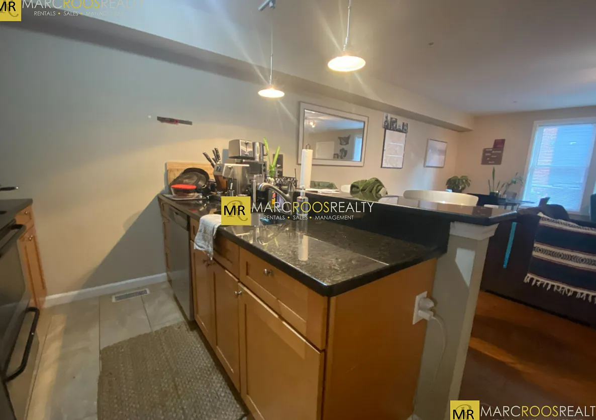 3 bed, 1655 sqft, $3,900 — Photo 1