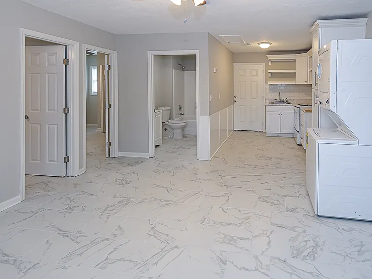 2515 Grimwood Rd #B — Photo 2