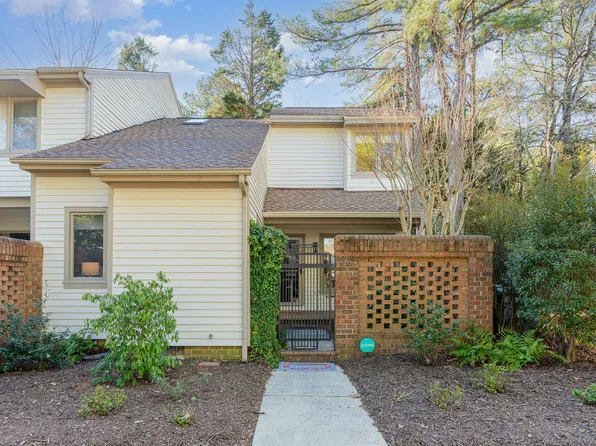 20 Bloomsbury Ct, Chapel Hill, NC 27517