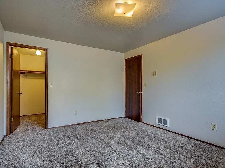M0755-455 S. Oak Harbor Street — Photo 9
