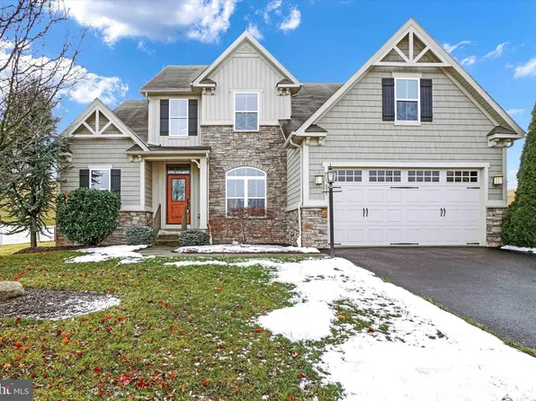 825 Lake Redman Ct, Seven Valleys, PA 17360