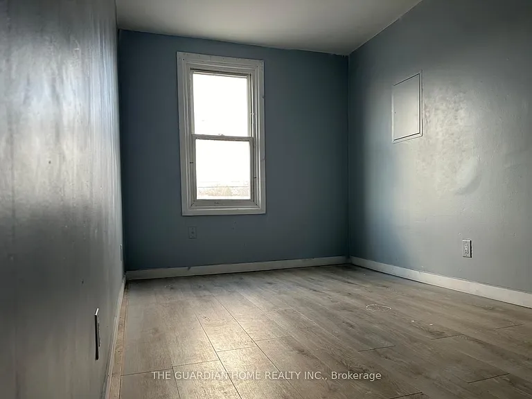 1525 Barton St E #2 — Photo 4