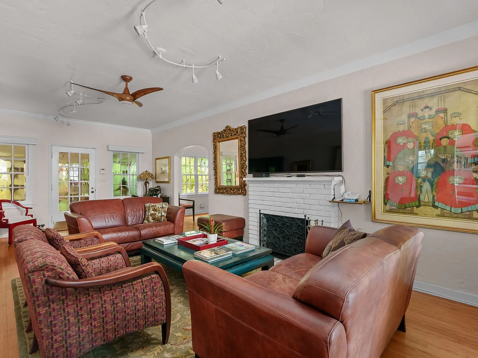 3 bed, 2.0 bath, 1356 sqft, $8,000 — Photo 4