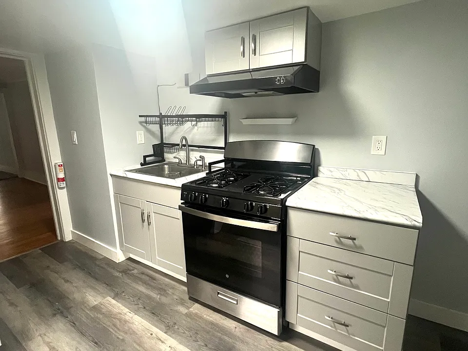 27 W Notre Dame St #2