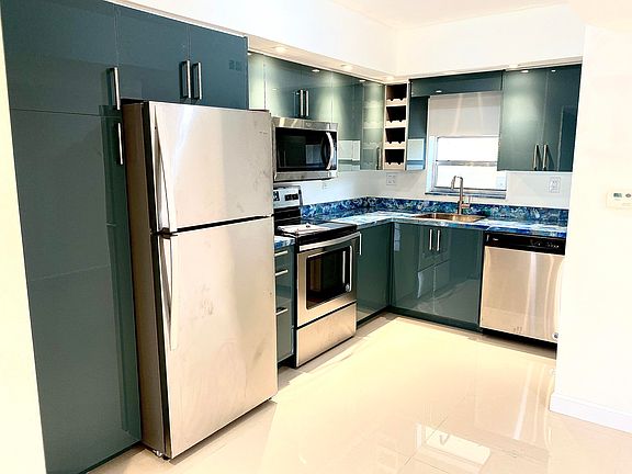 3rd image of 9800 N Hollybrook Lake Dr APT 310