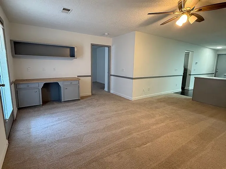 Stonehenge Apartments — Photo 10