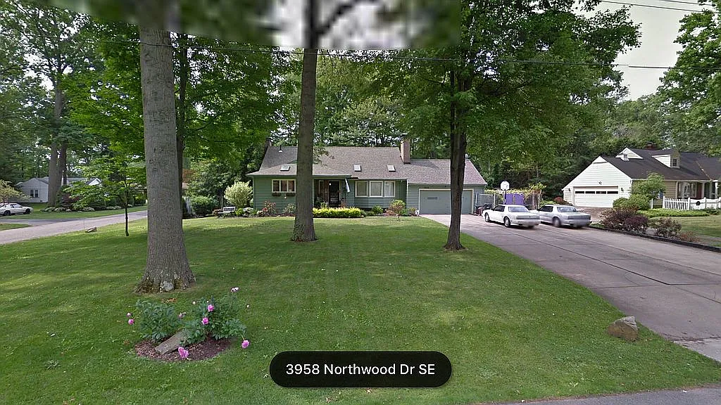 3958 Northwood Dr SE photo 1