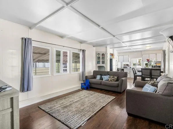 14 Paramount St, Escondido, CA 92027