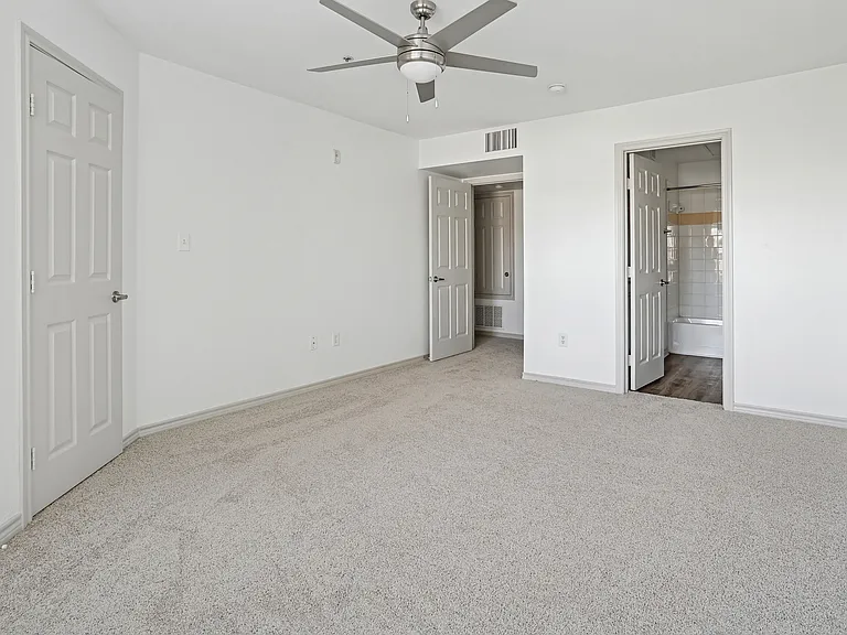 8004 W Virginia Dr — Photo 8