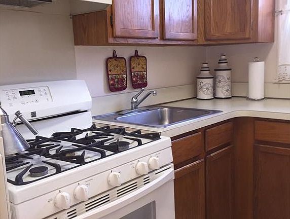 5th image of 15 Burbank St APT 1B