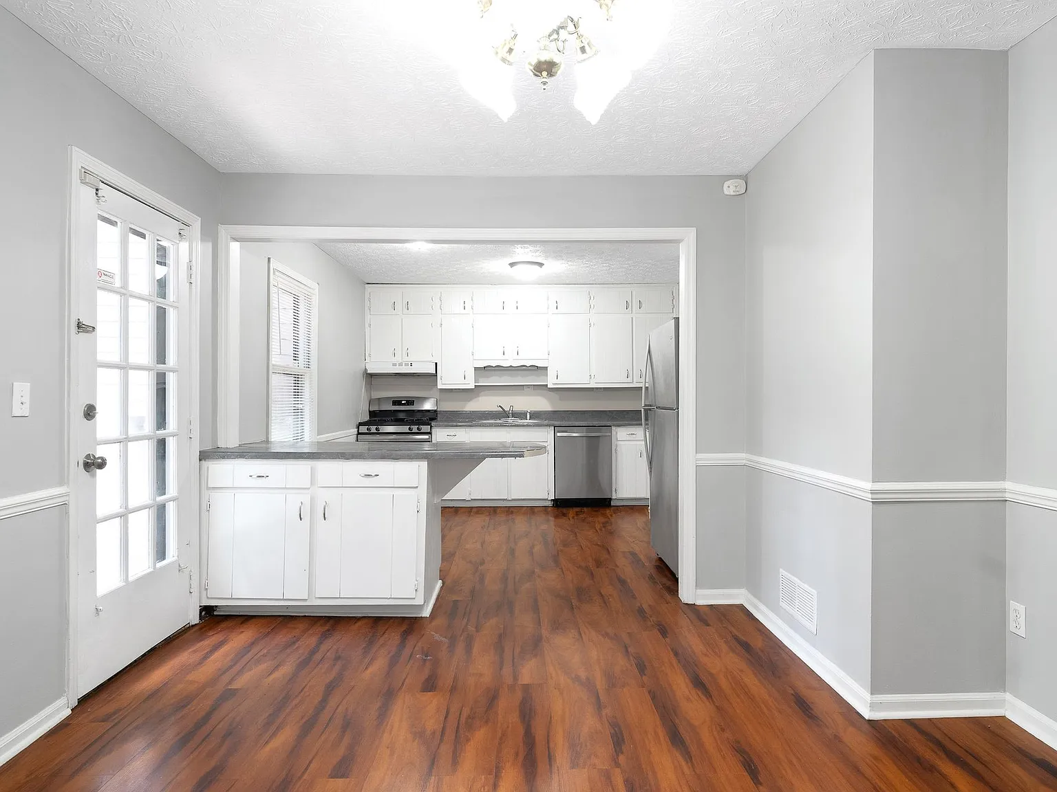 1675 Oak Ridge Way — Photo 2