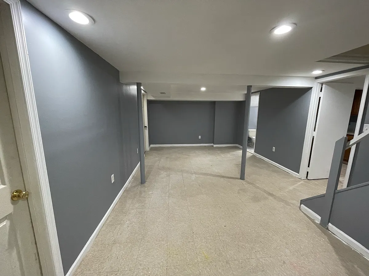 Building Photo - 216 Carnation Ct #BASEMENT