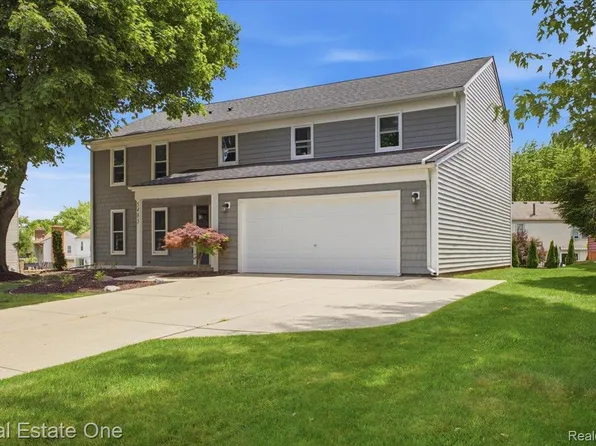 5485 Hammersmith Dr, West Bloomfield, MI 48322