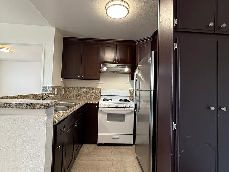 1600 W Carson St #212 — Photo 12