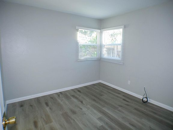 5th image of 3723 Jewell St
