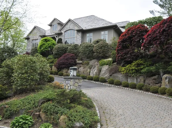 15 Boiling Springs Rd, Ho Ho Kus, NJ 07423