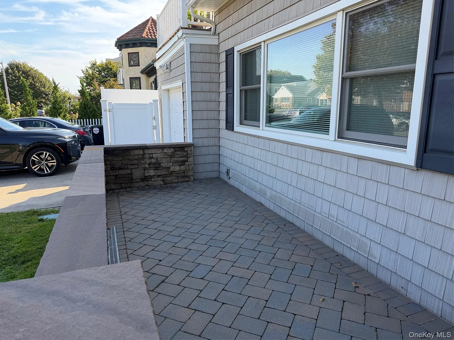 3 bed, 2.0 bath, 1400 sqft, $4,800 — Photo 2