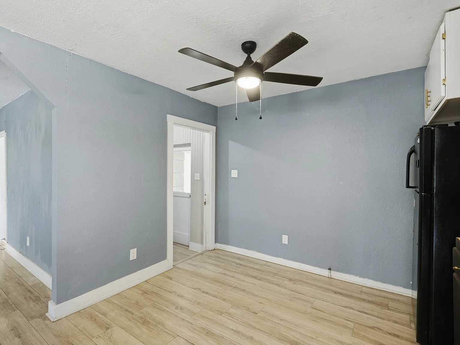 4 bed, 2142 sqft, $2,299 — Photo 3