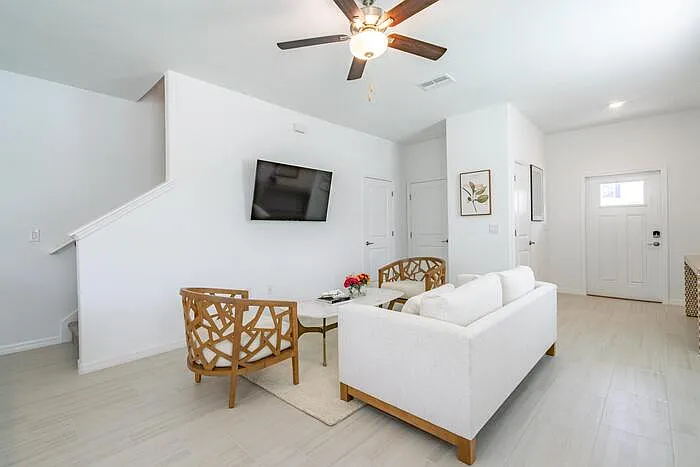 2 bed, 2.5 bath, 1541 sqft, $1,956 — Photo 3