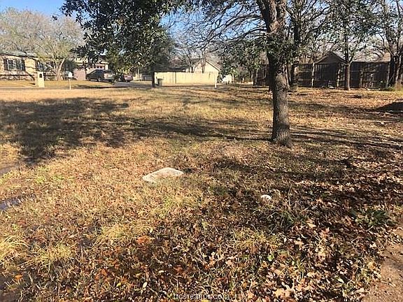 3rd image of 2904 Wood Knoll Dr