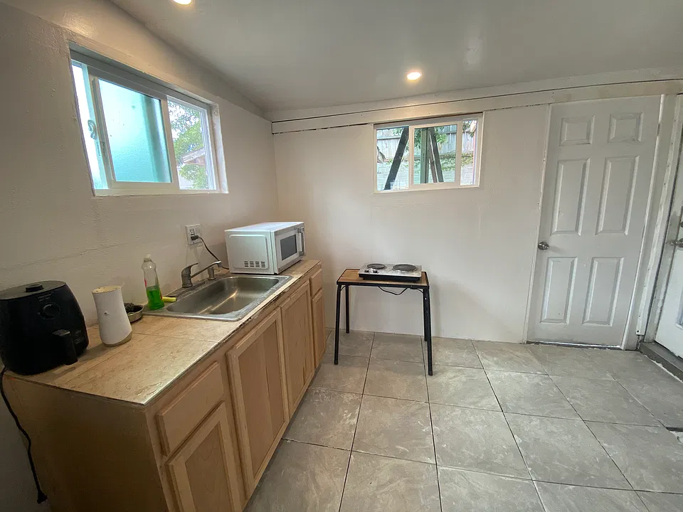 38 N Euclid Ave #B