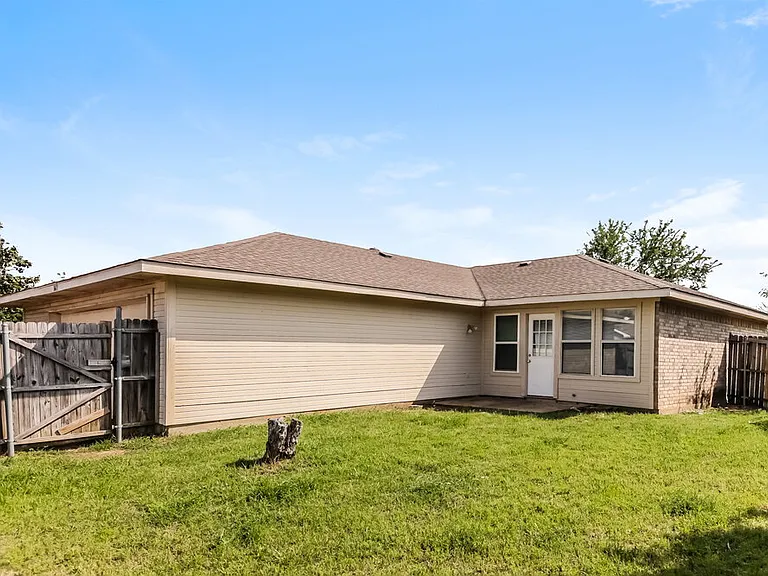 1611 Cedar Bluff Ln — Photo 16