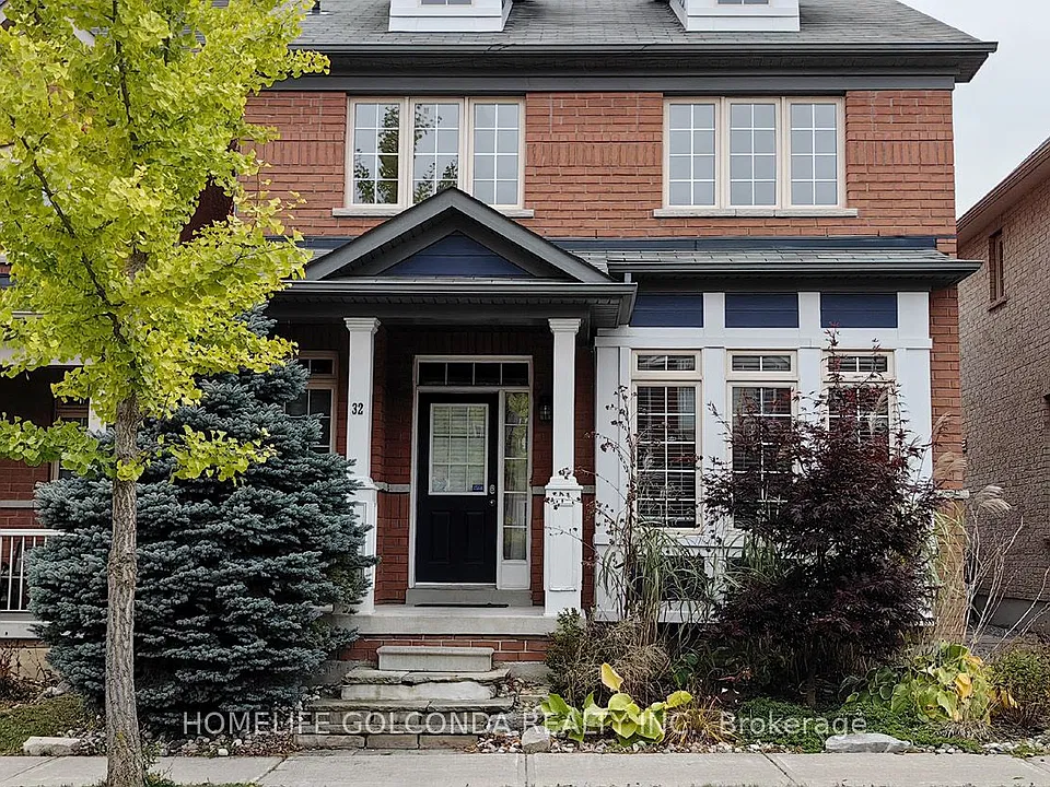 32 Cardrew St