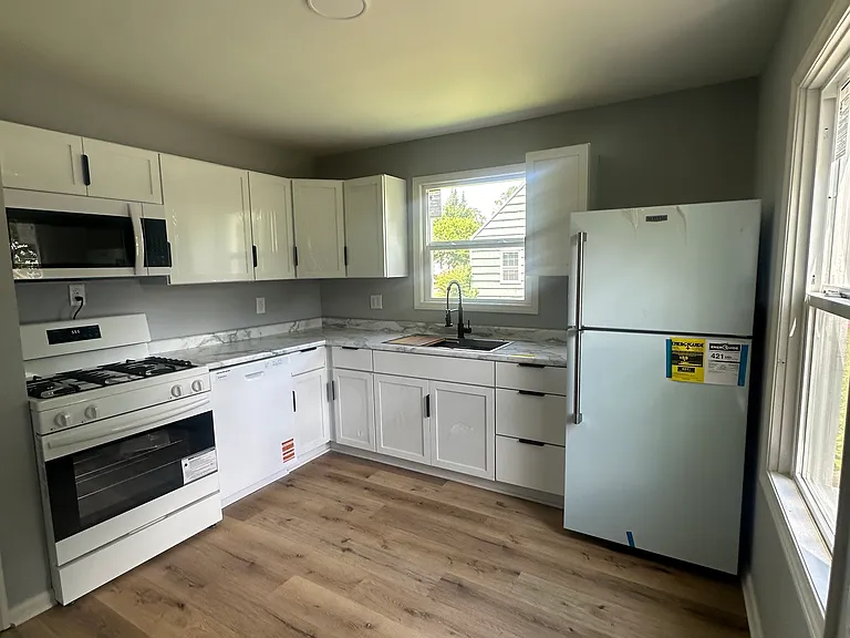 1618 Johnson St — Photo 8