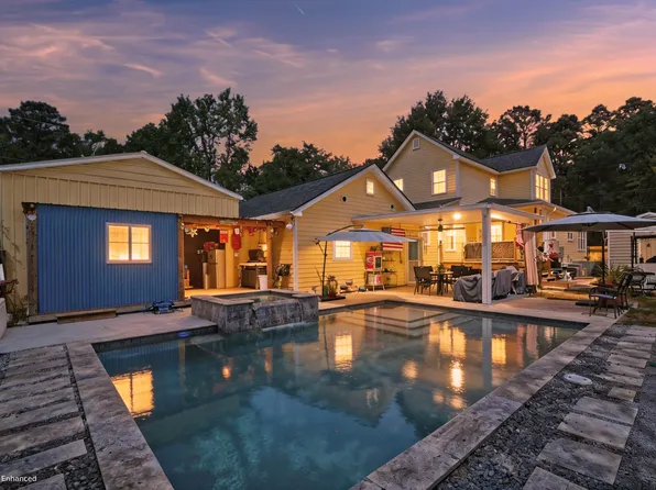 202 W Pine St, Summerville, SC 29485
