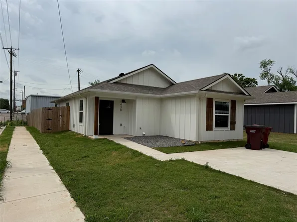 420 E 5th St, Bonham, TX 75418