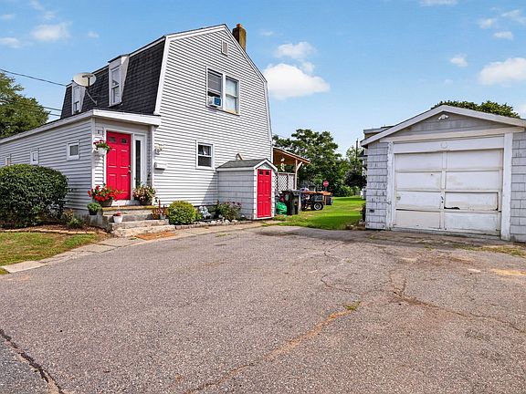 4th image of 32 Gardner Ave