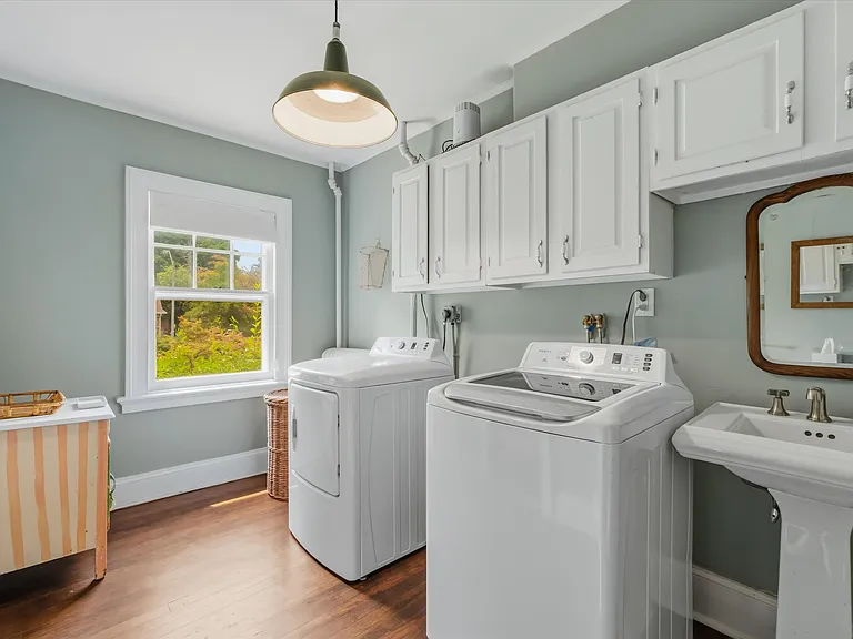 108 Hooker Ave — Photo 16