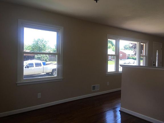 5th image of 184 Hurst Ave NE